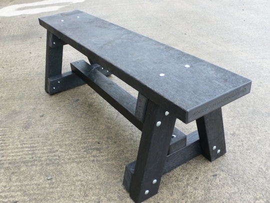 Croal bench - without back - recycled plastic